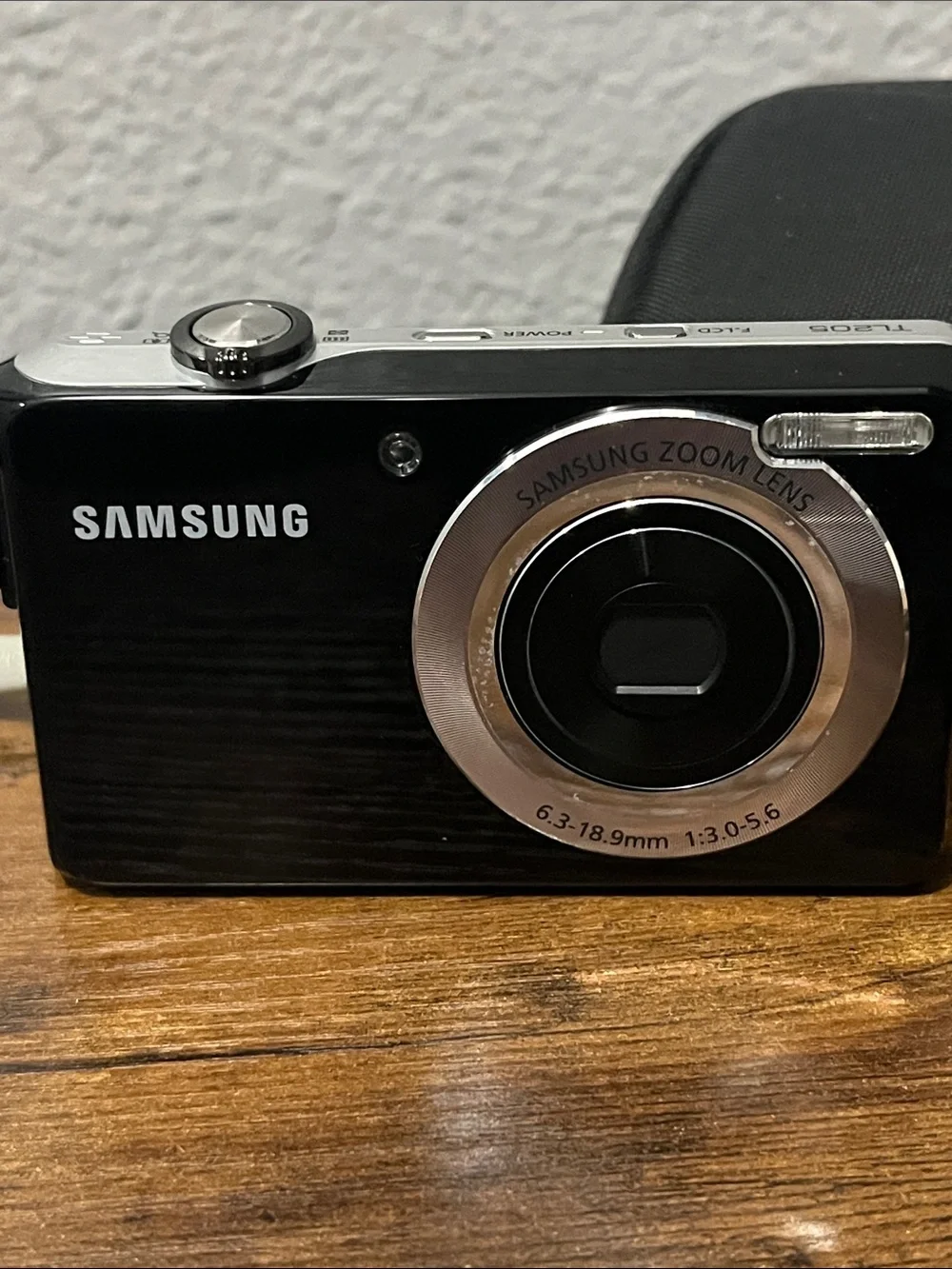 Samsung Digital Camera Black Compact Point-and-Shoot with Carry Case & charger